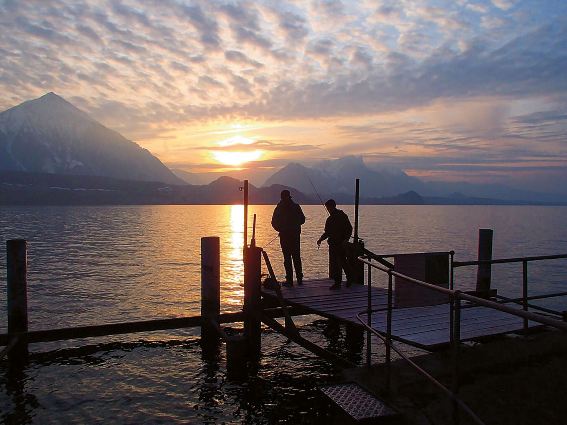  Ein schöner Sonnenuntergang am See; so kann man die Fischerei geniessen. Die Abendstunden sollten sowieso nicht unterschätzt werden.  