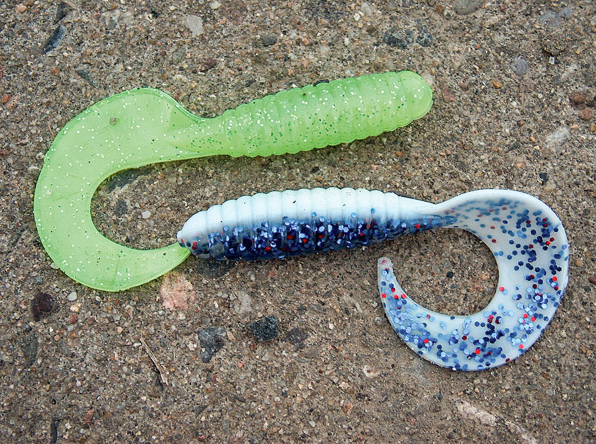  Twister sind Würmer aus Gummi. Sie waren Mitte der 1980er-Jahre die ersten Weichplastikköder, die aus den USA zu uns fanden. Heute werden sie meist für Egli eingesetzt. Der Name passt, denn Twister sind unter Wasser wahre Wirbelwinde!  