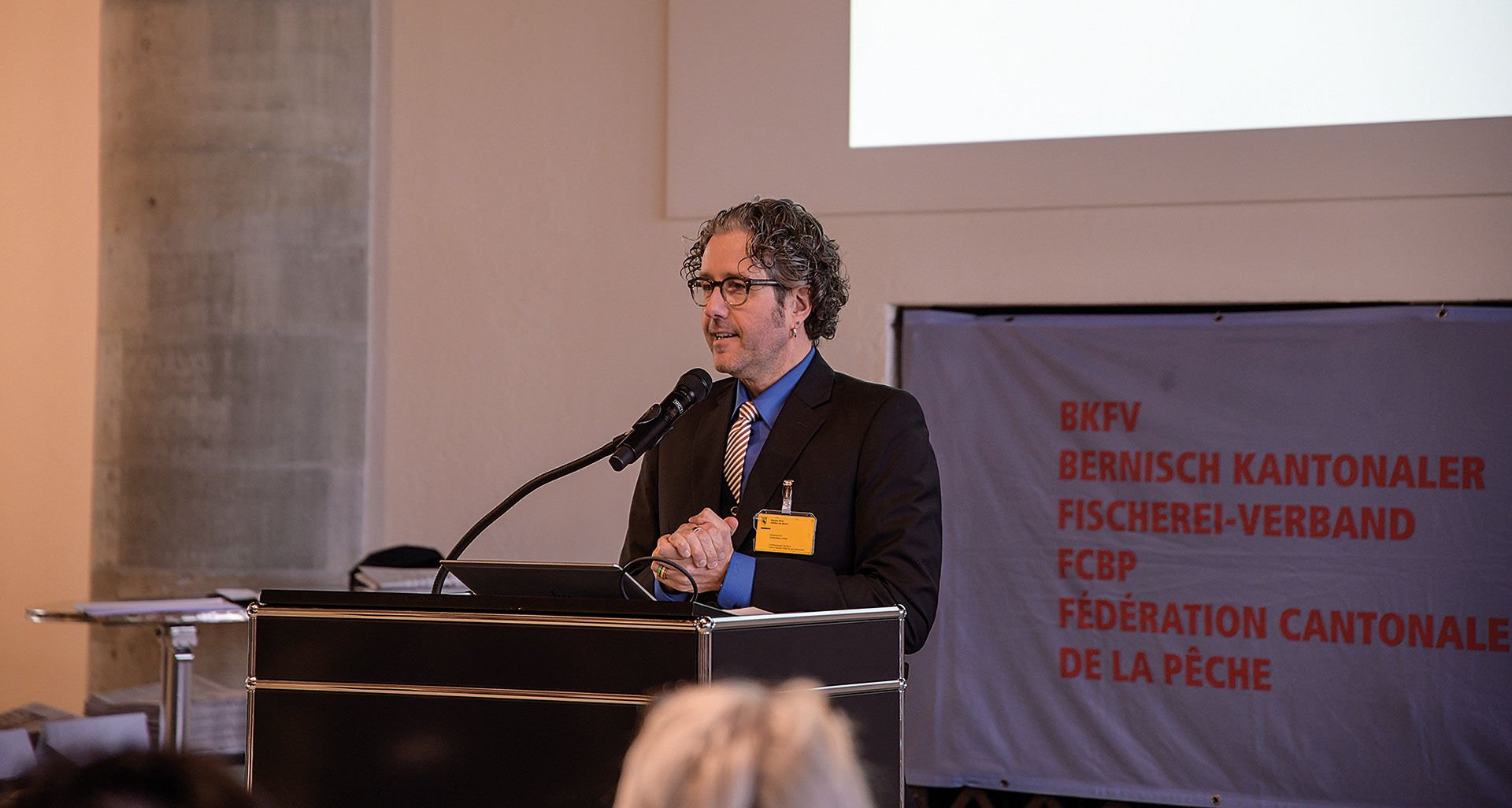  Am Grossrats-Fischessen 2020 des BKFV referierte Adrian Aeschlimann über fischgerechten Wasserbau. © Timon Bucher  