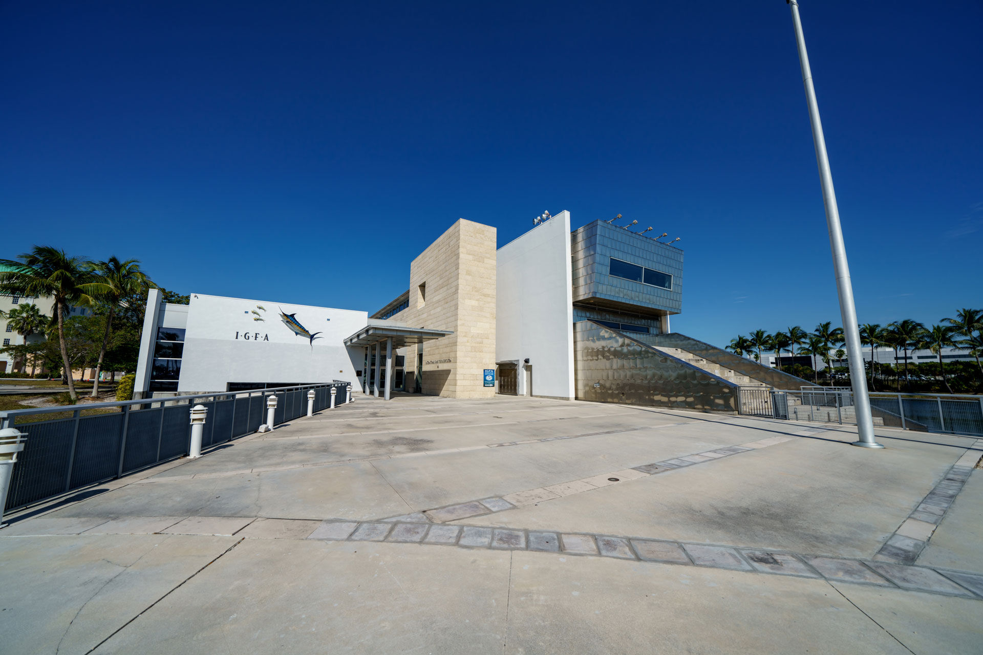  Keine falsche Bescheidenheit:  Das prächtige Hauptquartier der IGFA in Dania Beach, Florida. © stock.adobe.com  