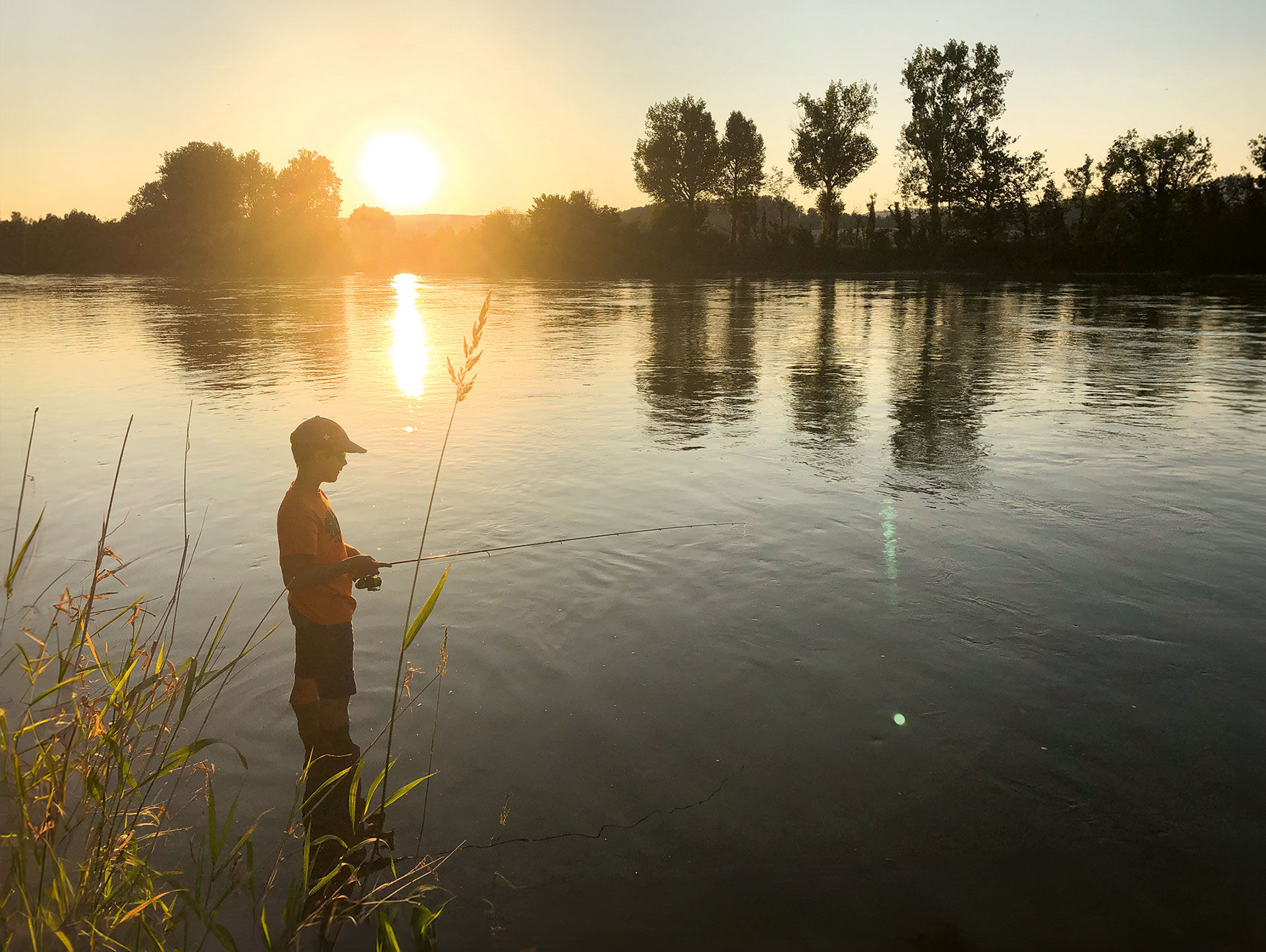  Fischerglück an einem Spätsommerabend am Fluss. Alet sei Dank!  