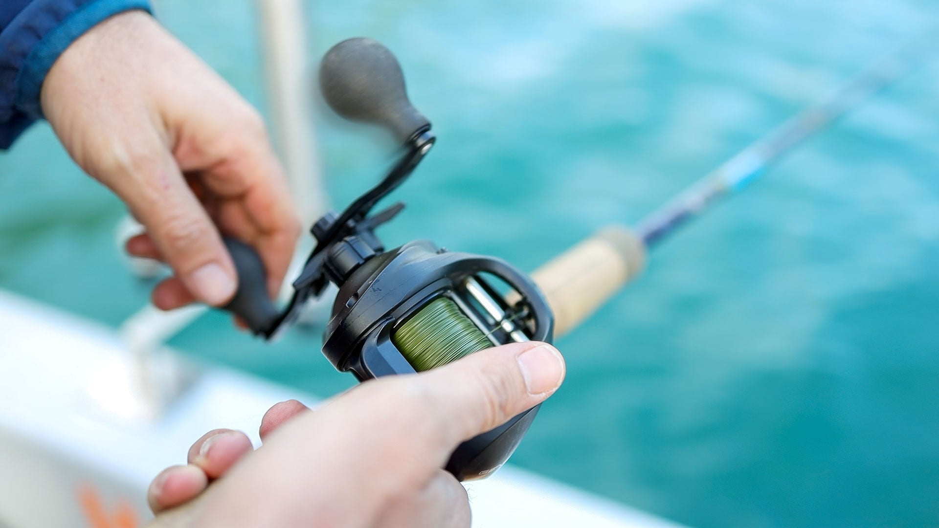  Multirollen vermitteln eine direkte Kraftübertragung zwischen Kurbel und Spule, weshalb sie gerne beim Werfen grosser Köder bevorzugt werden. © André Suter  