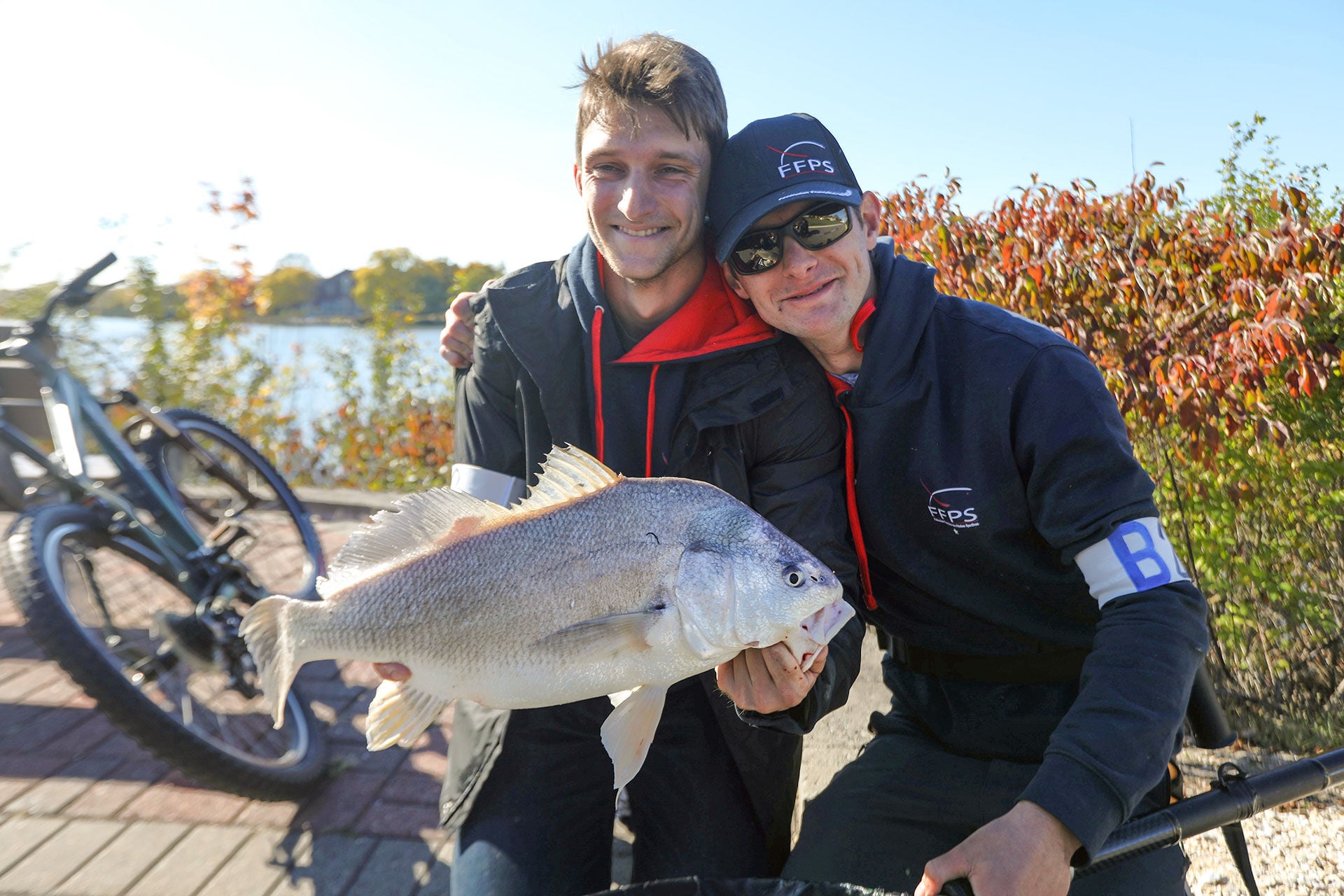  Diesem grossen Drum (Umberfisch) in der Schlussphase des Wettbewerbs verdankt das französische Team seinen dritten Platz auf dem Podest!  