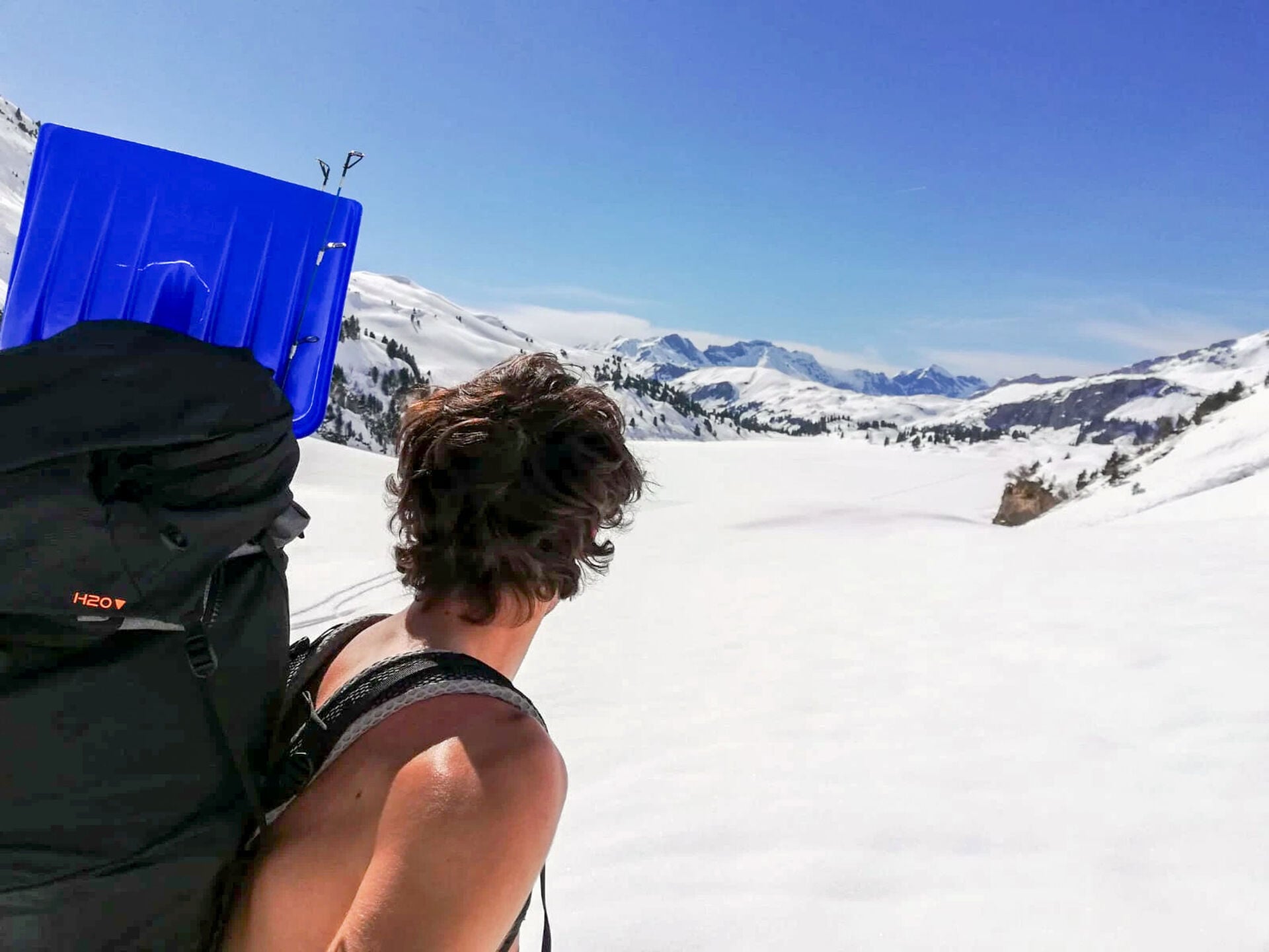  Beim Eisfischen im April brauchts auch weniger Kleidung.  