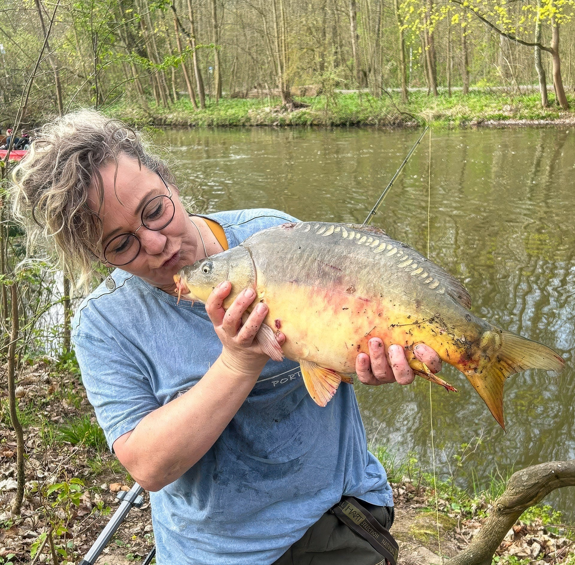  Anja macht sich auf die Suche nach Fischerkolleginnen und wird nach einem harzigen Start fündig, und wie!  