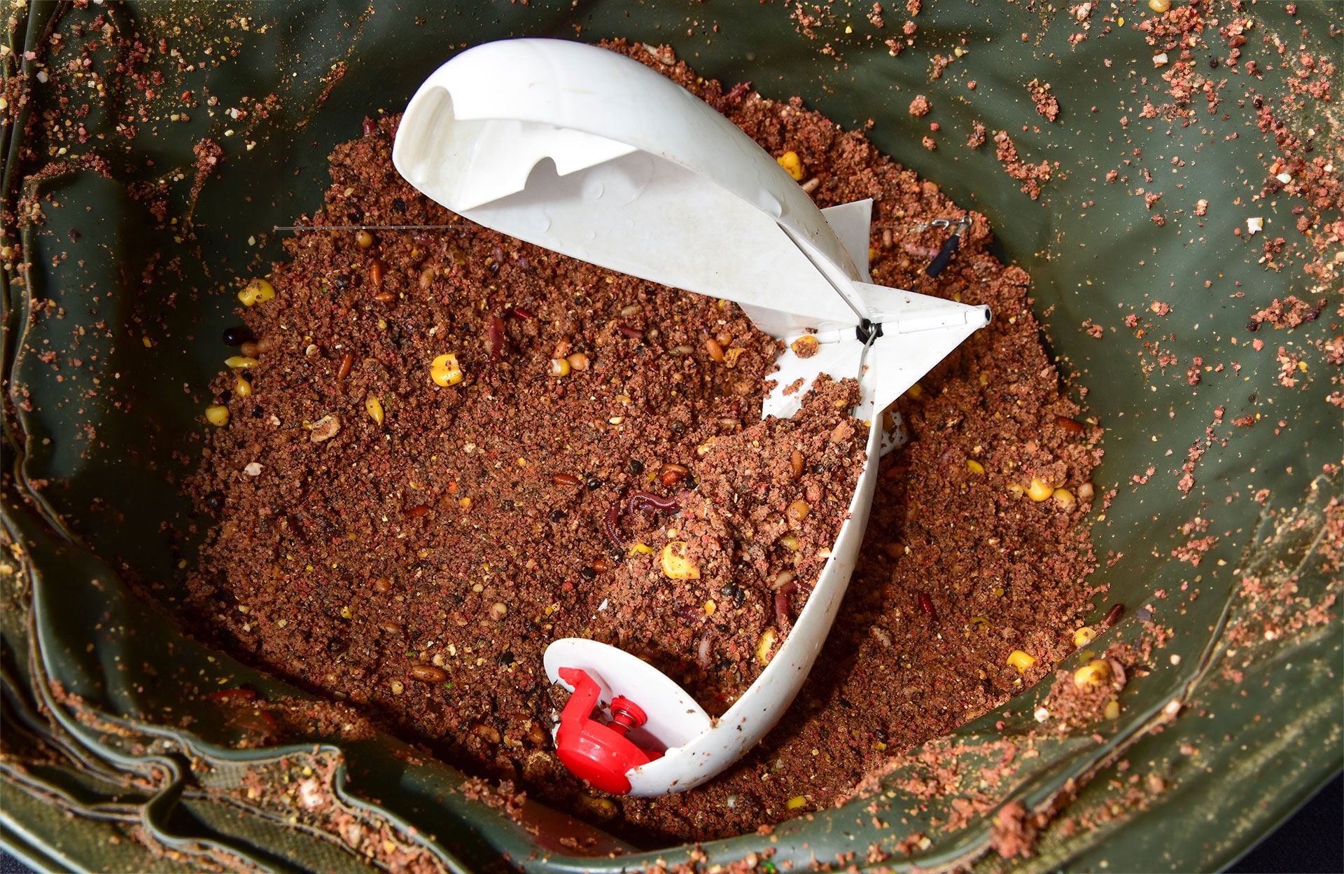  Mit einer Futterbombe (Spombe) lässt sich effektiv und sparsam anfüttern.  