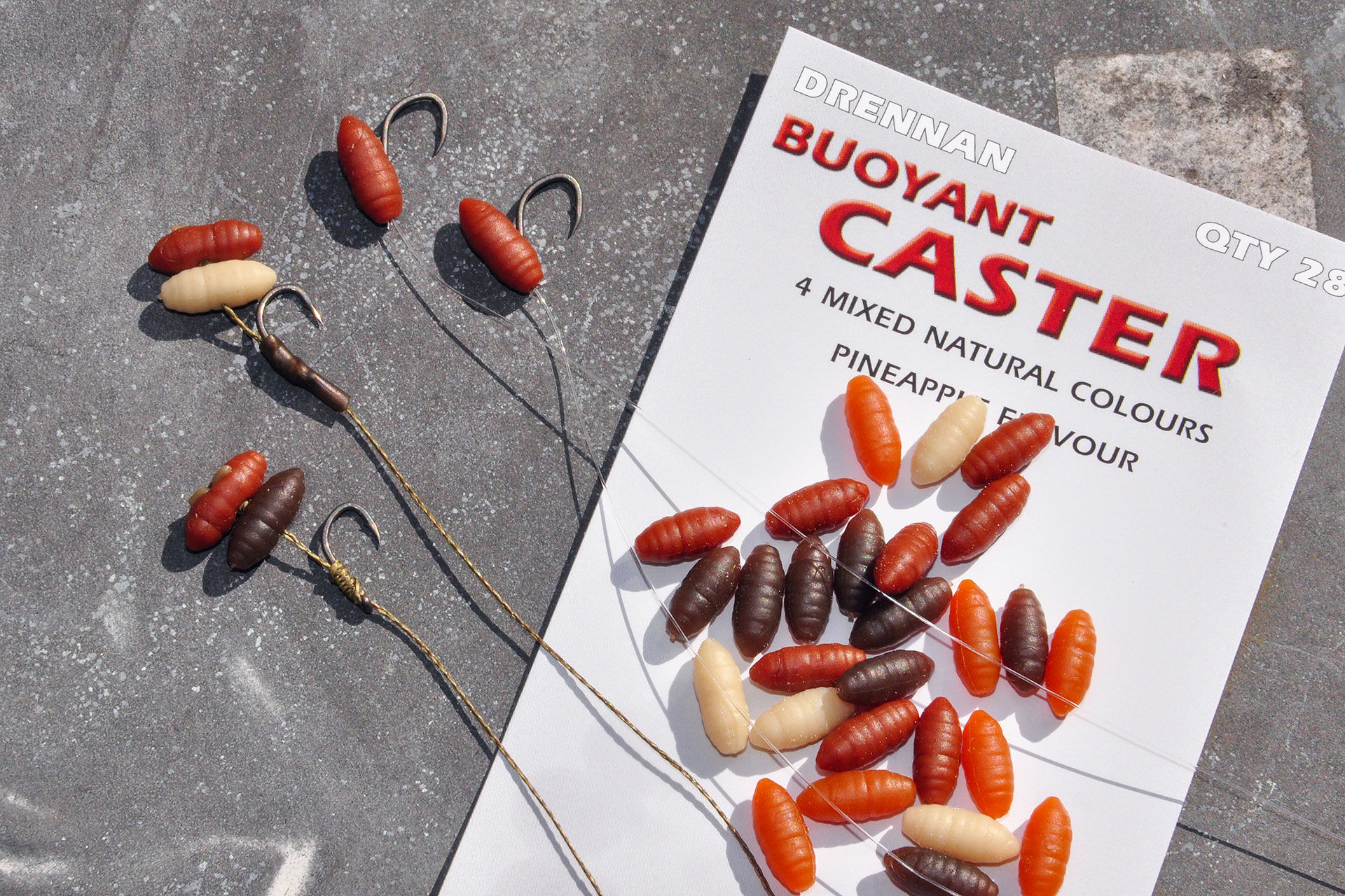  Künstliche Maden am Haken und echte im Futterkorb sind eine fängige Kombination.  