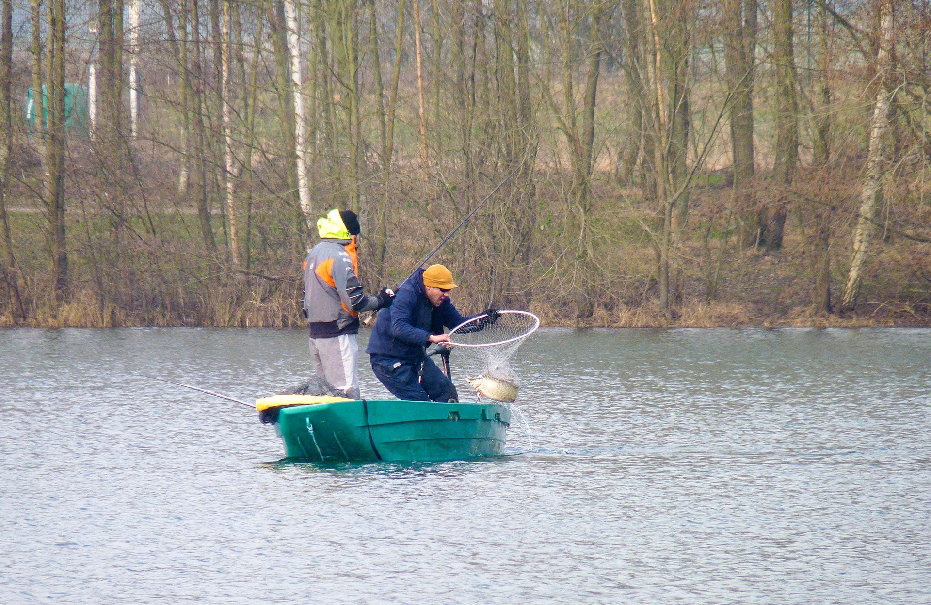  Bei grossen Fischen ist die Tiefe des Feumers entscheidend. Ist die Landung geglückt, umschliesst das Netz den Fang dann wie eine Tasche.  