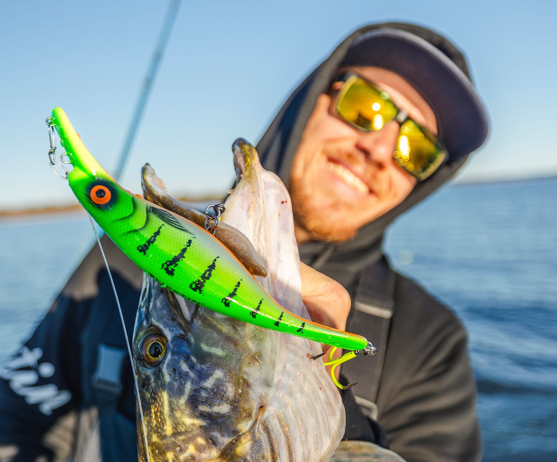  Auffällige Köderfarben funktionieren in moorbraunen Gewässern Schwedens oft gut. In klaren Schweizer Seen ist auf dezentere Muster eher Verlass.  