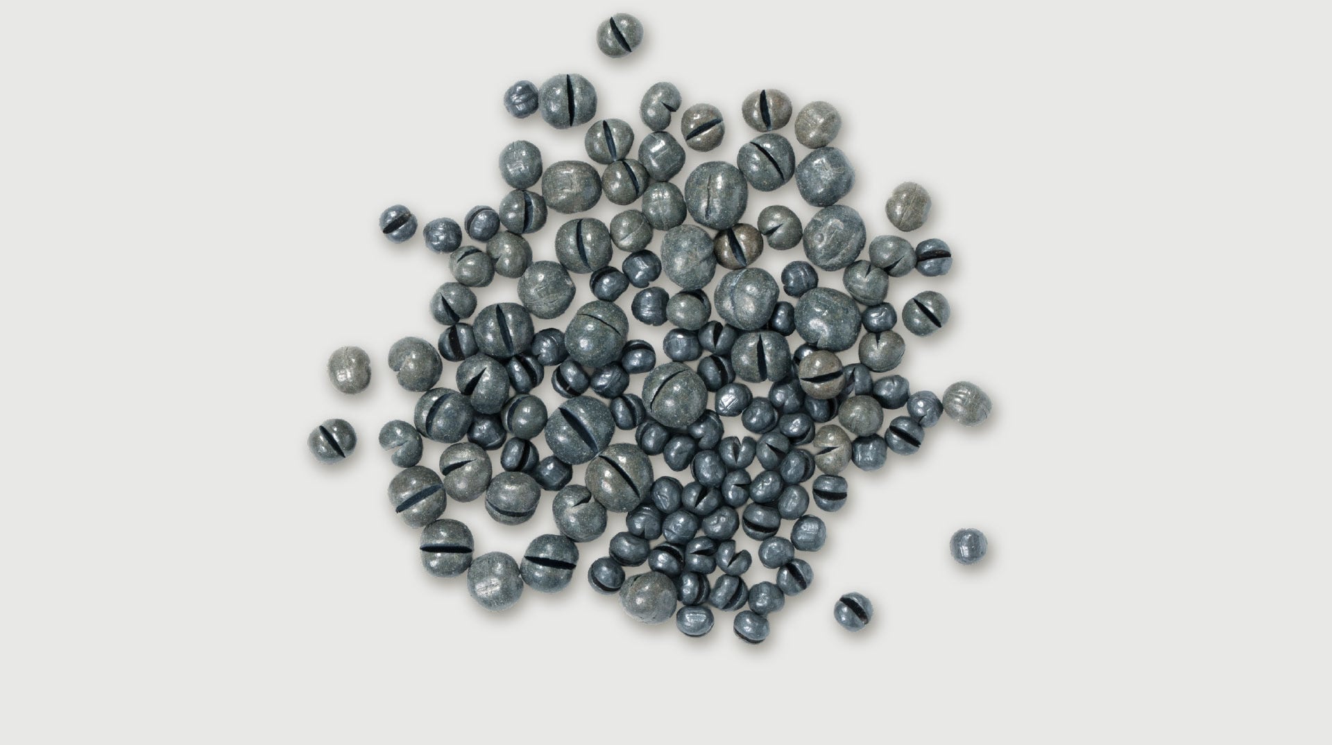  Schrot aus Blei ist fürs Zapfen- und Grundfischen immer noch weitestgehend alternativlos. Andere Materialien sind zu hart oder haben eine zu geringe Dichte.  