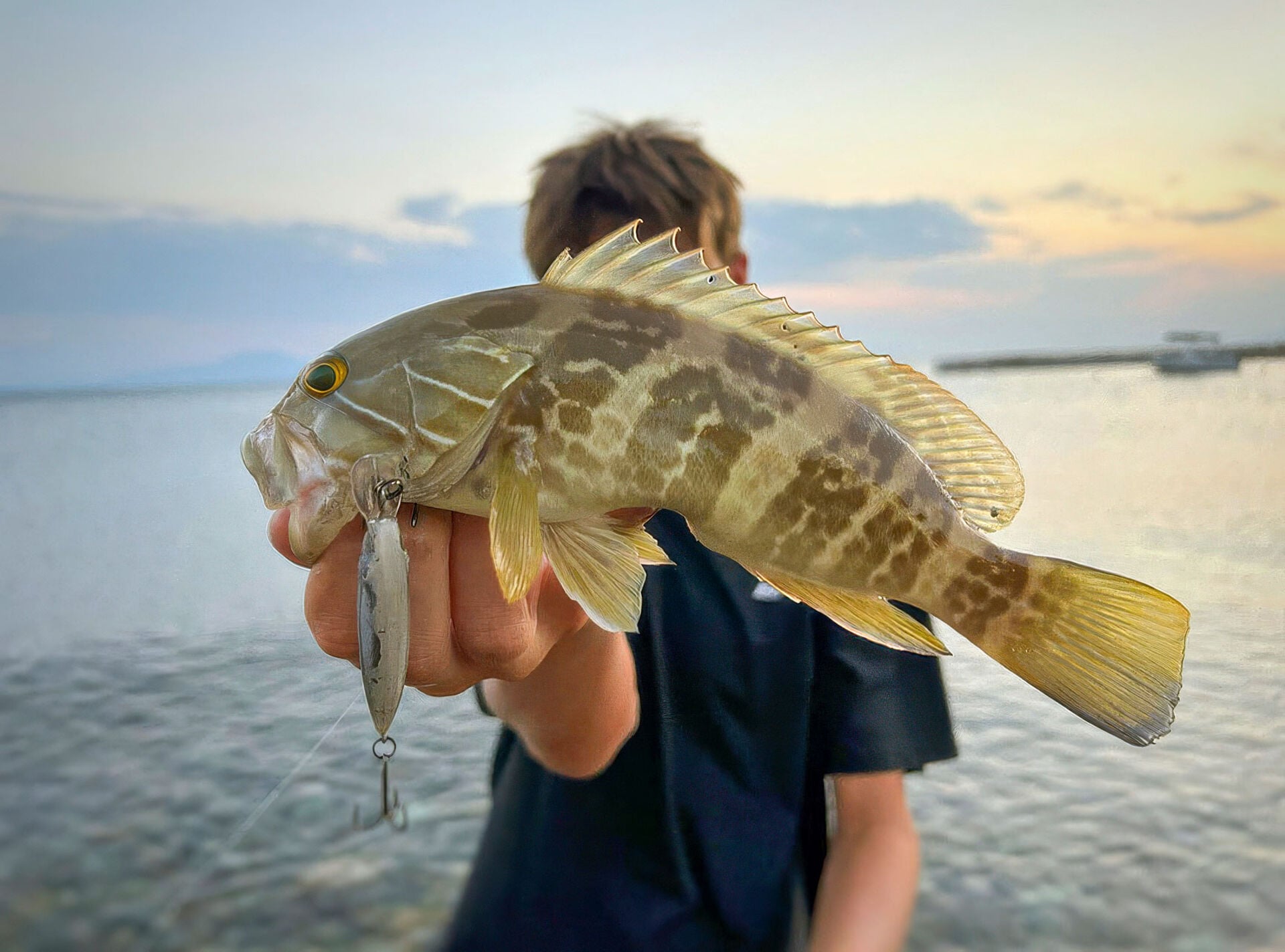 Célestin postet seine Fänge auf Instagram, verbirgt sich jedoch gerne hinter dem Fisch ...   