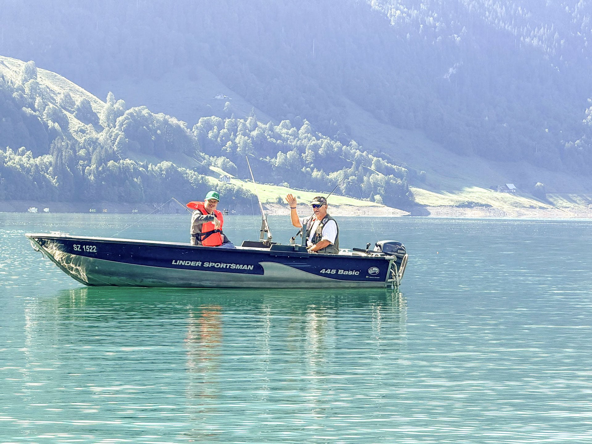  Fischerei-Verein Wägital, Wägitalersee | Bombenstimmung am idyllischen Wägitalersee und die wunderbare Fischvermehrung.  So profitierte die gesamte Institution Höfli (Wangen) vom Event.  
