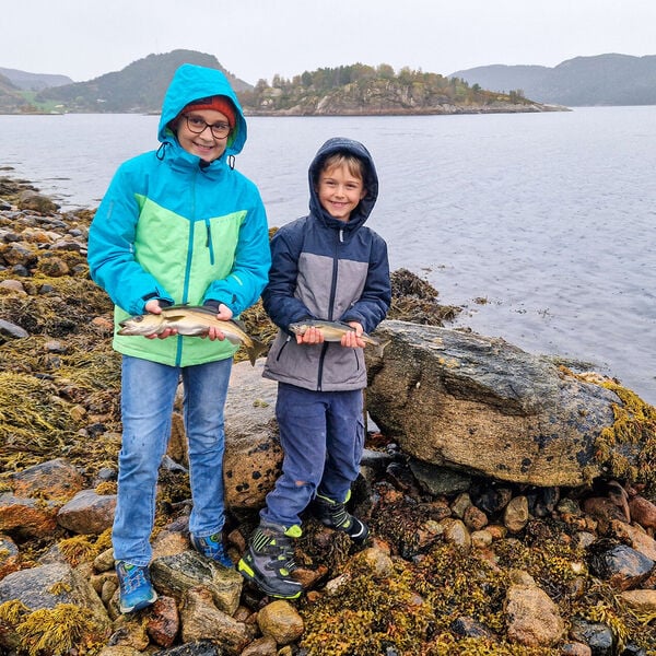 Family Fishing im stürmischen Norwegen