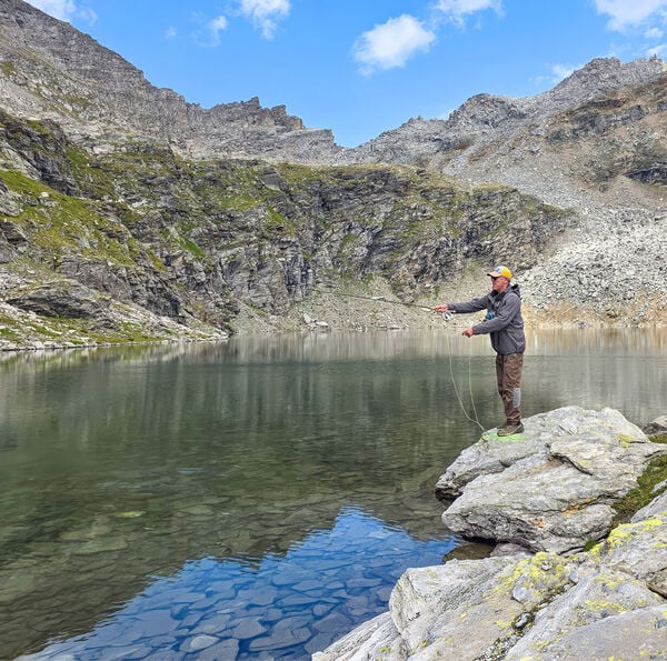 Mit der Fliege am Bergsee