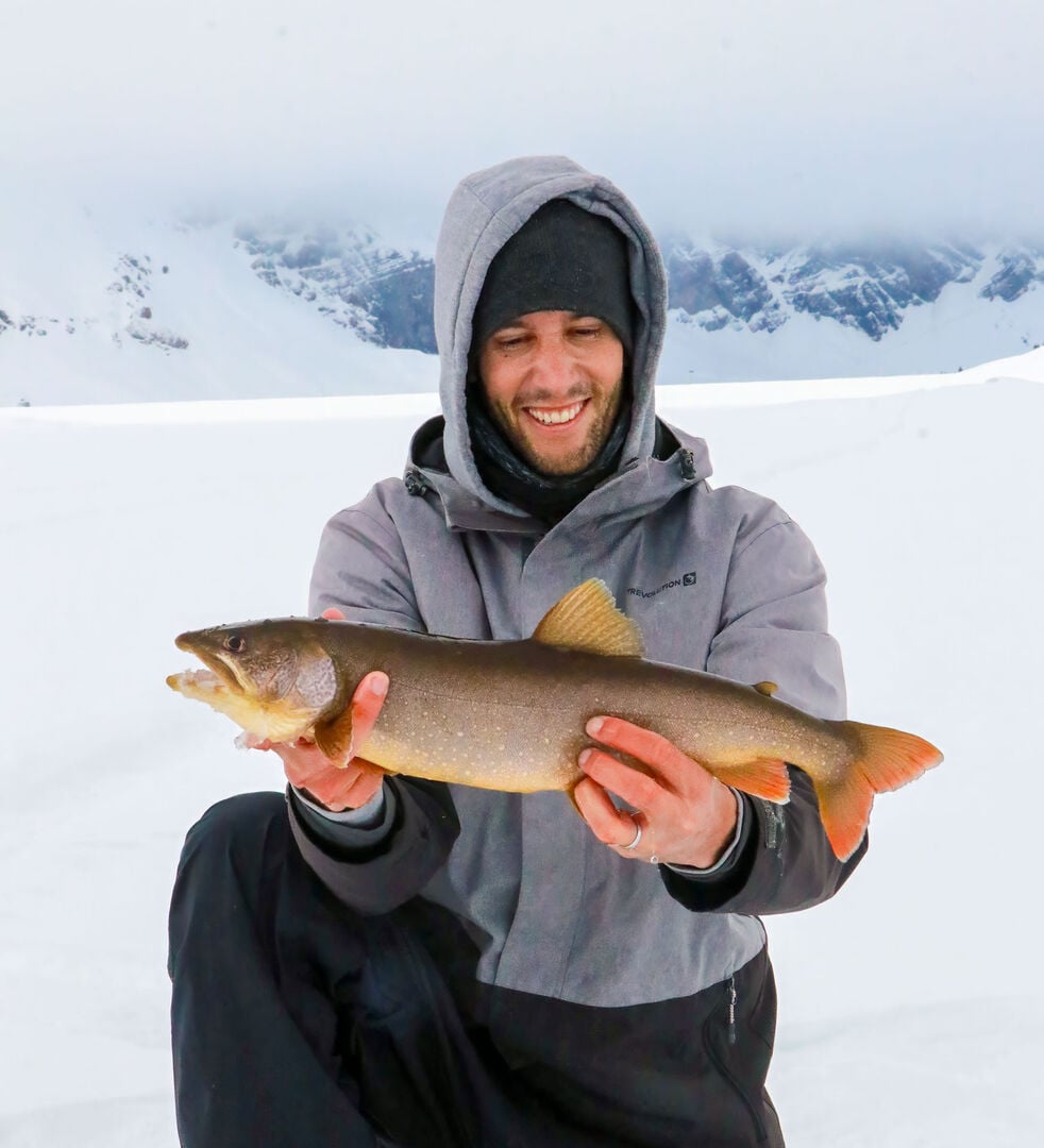 Gerade zu Beginn der Eisfischersaison beisst es oftmals gut. Dieser ü50er-Namaycush hat zum Saisonstart auf Melchsee-Frutt gebissen. © Nils Anderson  
