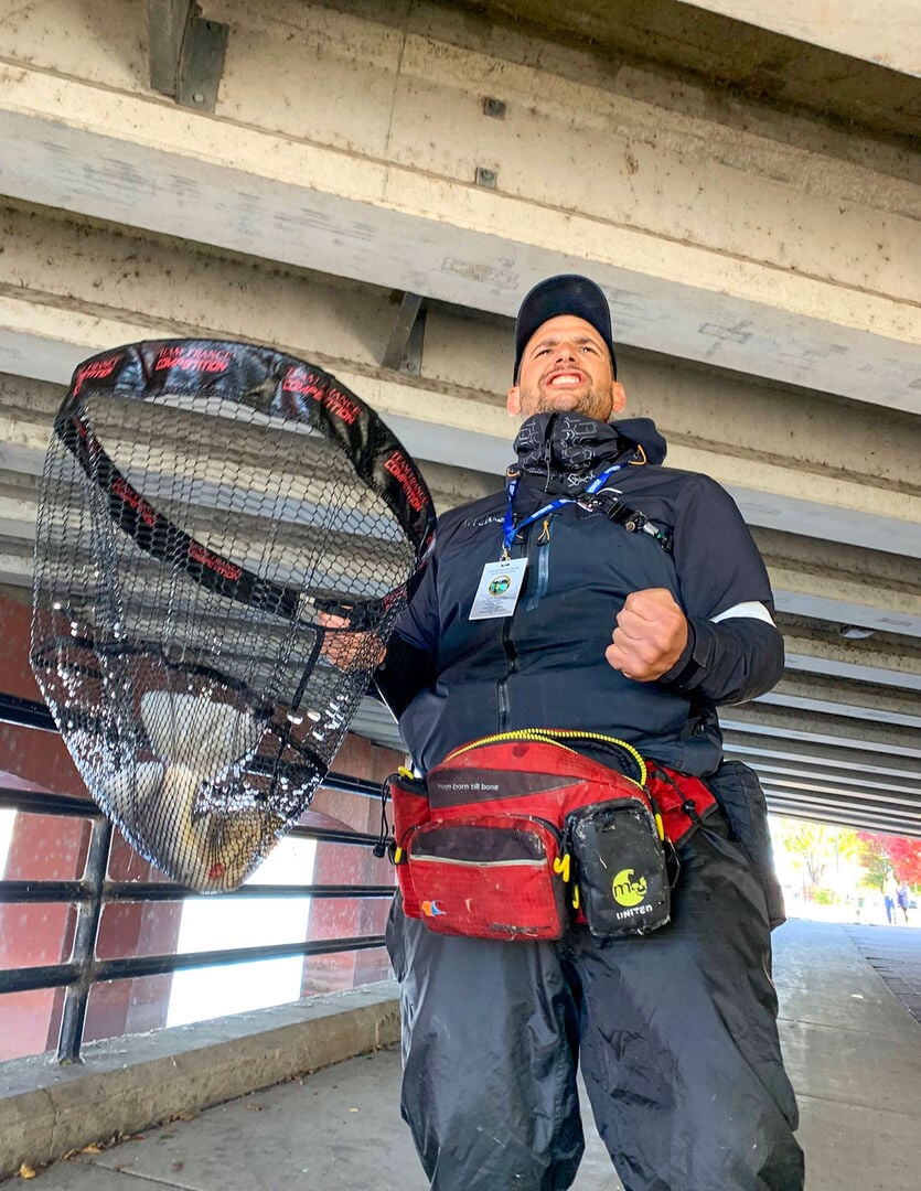  «Yess!» freut sich Tom vom französischen Team über einen guten Fisch. Jeder gewertete Zentimeter zählt!  