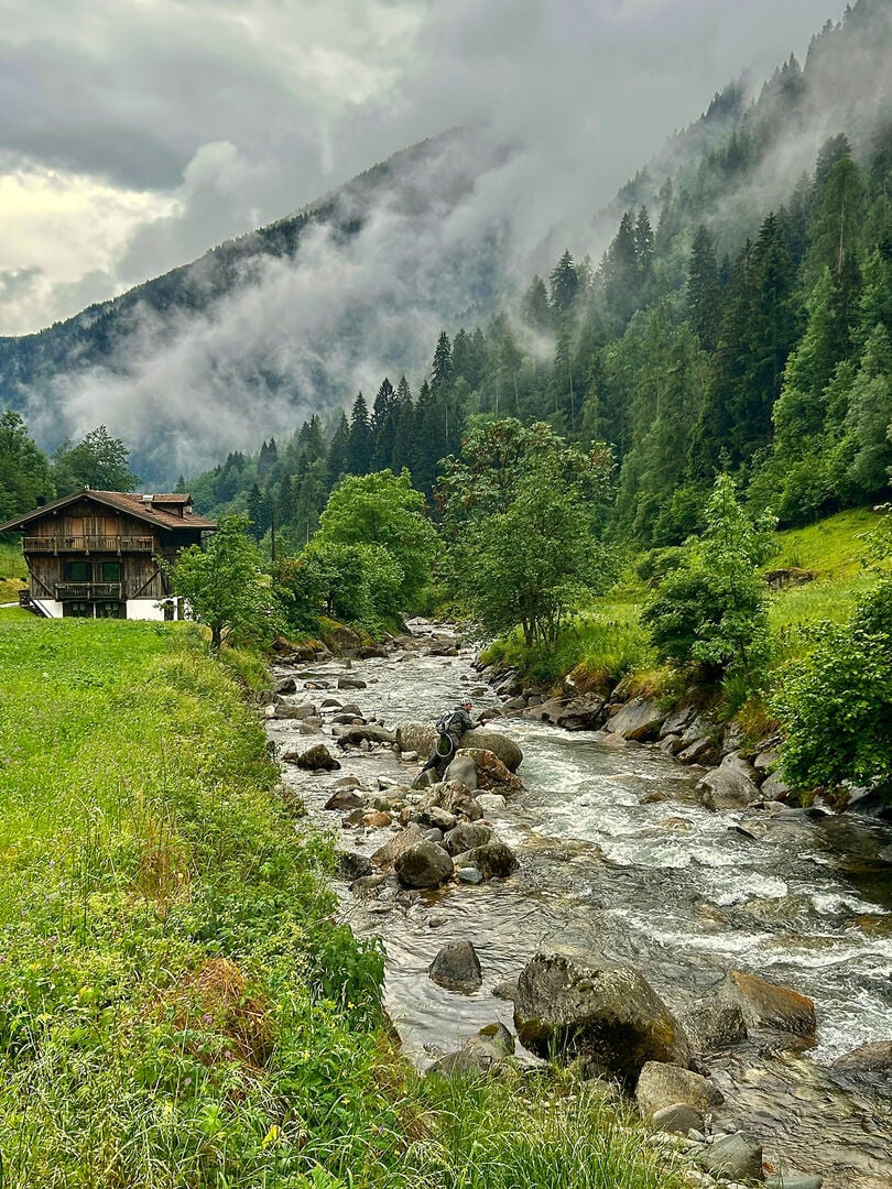  Die Seitenbäche des Val di Sole sind trotz starkem Regen befischbar geblieben ... © Daniela Misteli  