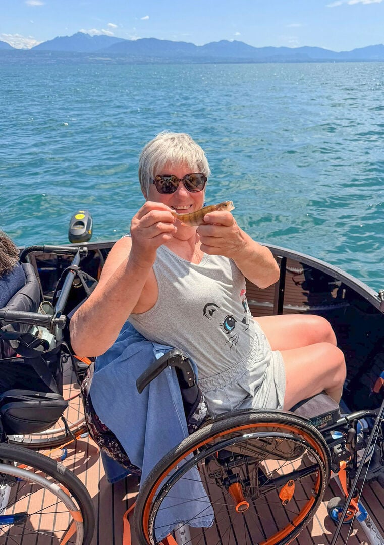  Fishing Battle, Genfersee | «Fischen trotz Handicap» wurde hier in ein ganzes Wochenende «Week-end lacustre inclusif» integriert. 25 Teilnehmer haben in den zwei Tagen 7 kg Egli erbeutet und ein Teilnehmer entschloss sich, Mitglied im Verein zu werden.  